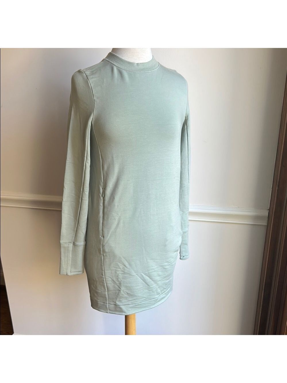 Athleta Balance sweatshirt, Dress Pale Green SIZE XS EUC